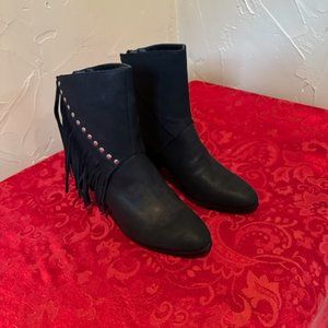 Woman's Western Black Fringe Boots